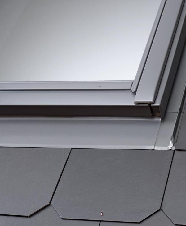 Velux EDS 2000 CK04 55x98 hőszigetelt bukolókeret sík fedéshez 8mm-ig