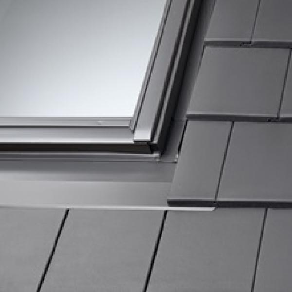 Velux EDT 2000 UK08 134x140 hőszigetelt bukolókeret sík cseréphez 15-4